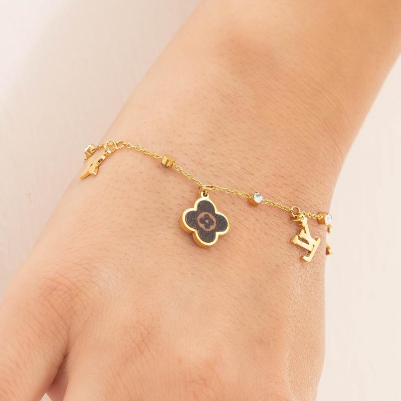 L&V - Club w Charms Bracelet