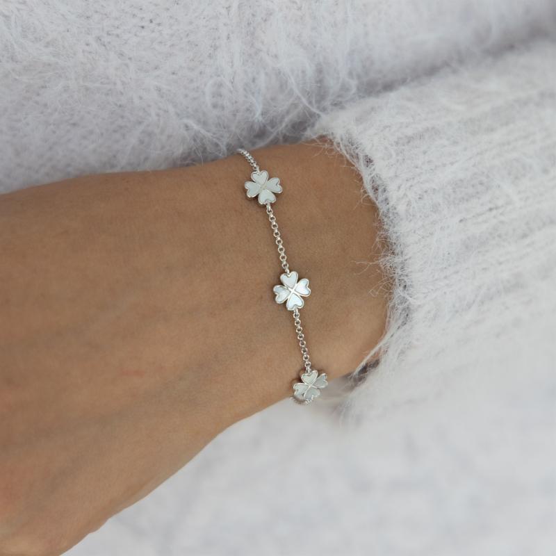OS - Triple Pearl Flowers Bracelet 