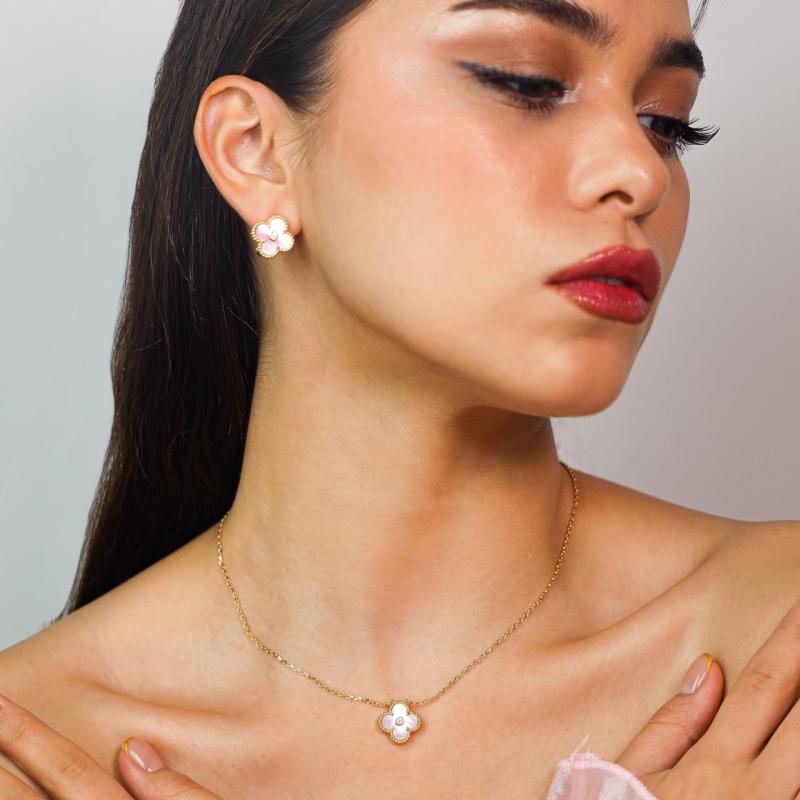 VCA - 1 Flower w Studs 