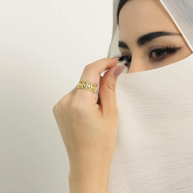 خاتم بيضاوي مع معين ملفوف